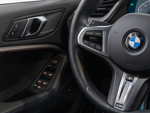 BMW Serie 1 118i color Negro. Año 2024. 103KW(140CV). Gasolina. En concesionario Oliva Motor Girona de Girona