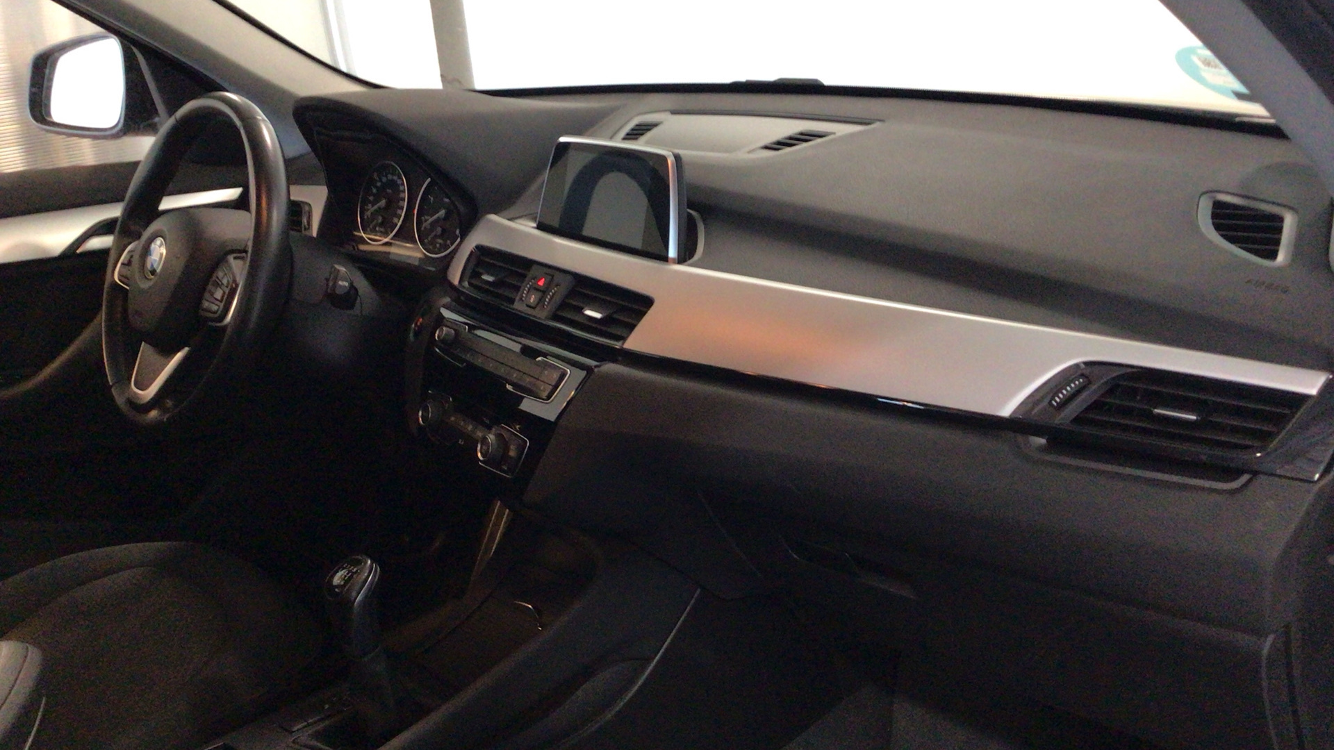 BMW X1 sDrive18d color Gris. Año 2017. 110KW(150CV). Diésel. En concesionario BYmyCAR Madrid - Alcalá de Madrid