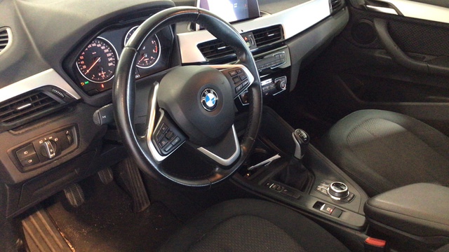 BMW X1 sDrive18d color Negro. Año 2018. 110KW(150CV). Diésel. En concesionario BYmyCAR Madrid - Alcalá de Madrid