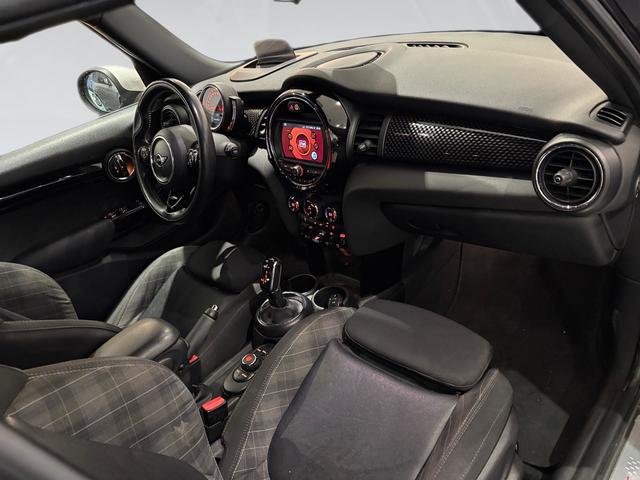 fotoG 7 del MINI MINI 5 Puertas Cooper SD Auto 125 kW (170 CV) 170cv Diésel del 2019 en Almería