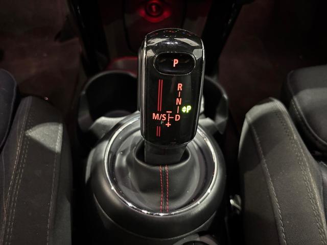 fotoG 12 del MINI MINI 5 Puertas Cooper SD Auto 125 kW (170 CV) 170cv Diésel del 2019 en Almería