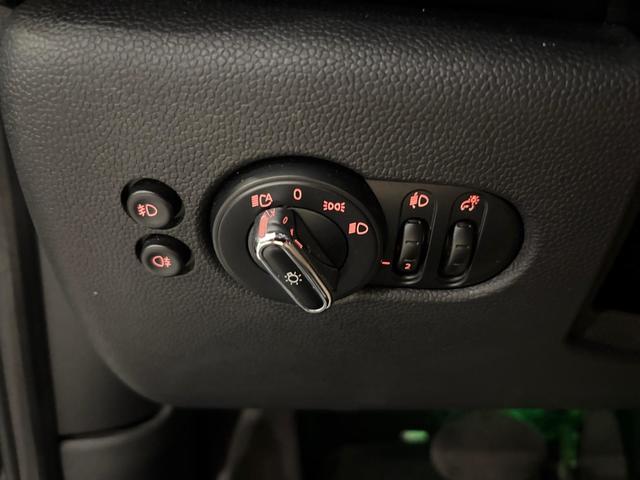 fotoG 24 del MINI MINI 5 Puertas Cooper SD Auto 125 kW (170 CV) 170cv Diésel del 2019 en Almería