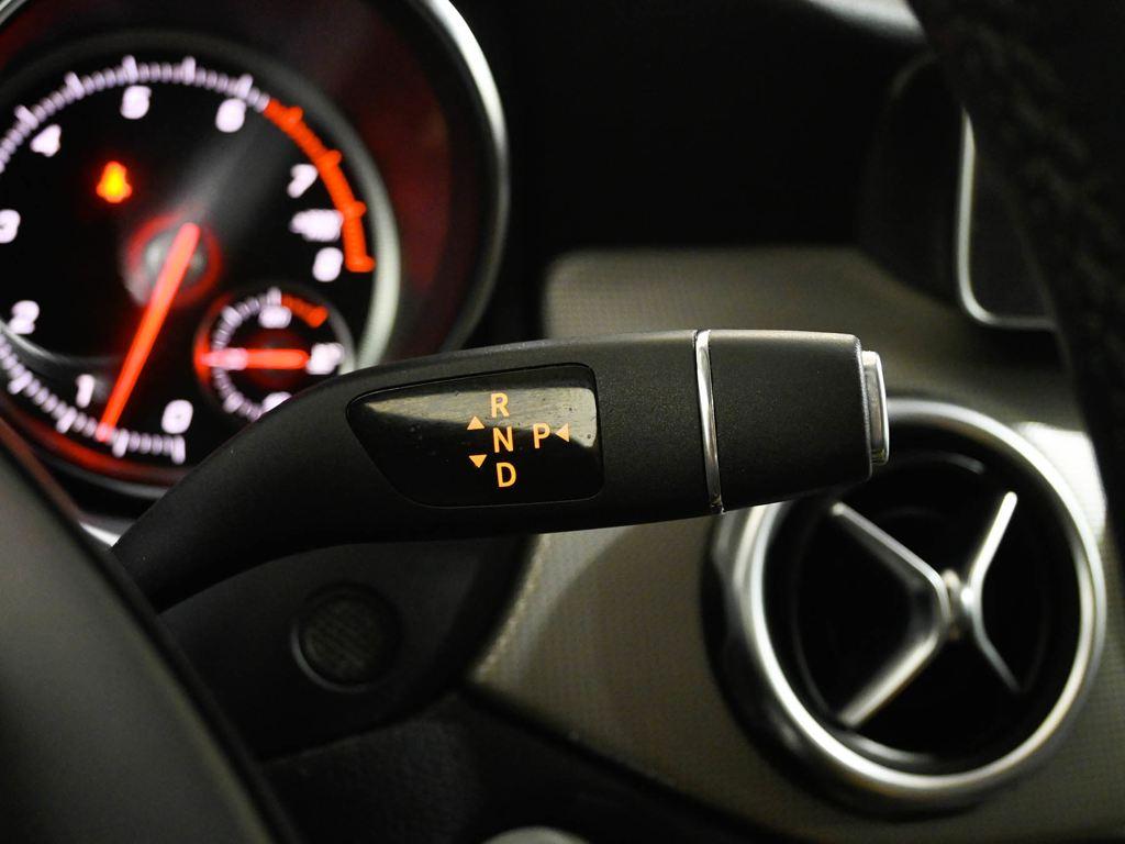 Mercedes-Benz GLA 200 115 kW (156 CV) 8