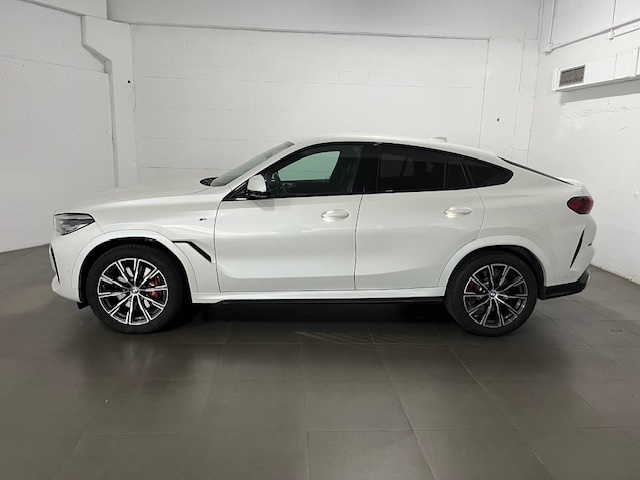 BMW X6 xDrive30d color Blanco. Año 2021. 210KW(286CV). Diésel. En concesionario Amiocar S.A. de Coruña