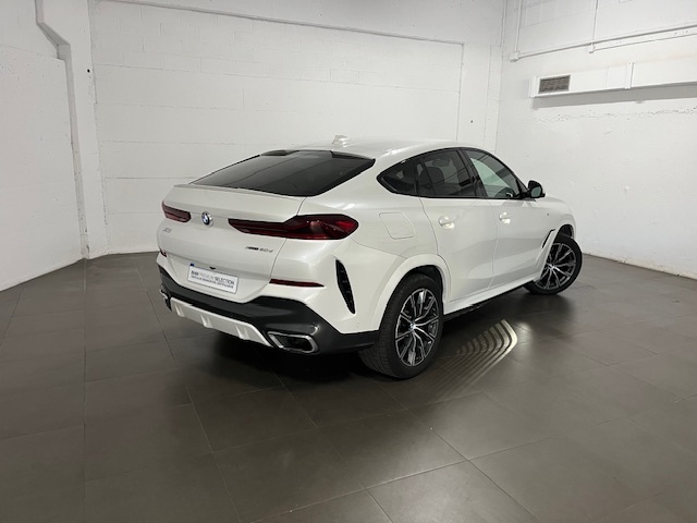 BMW X6 xDrive30d color Blanco. Año 2021. 210KW(286CV). Diésel. En concesionario Amiocar S.A. de Coruña