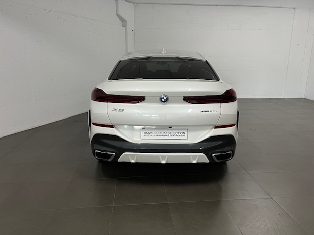 BMW X6 xDrive30d color Blanco. Año 2021. 210KW(286CV). Diésel. En concesionario Amiocar S.A. de Coruña