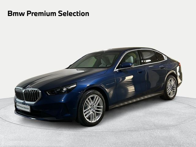 BMW Serie 5 520d color Azul. Año 2024. 145KW(197CV). Diésel. En concesionario San Pablo Motor | Su Eminencia de Sevilla