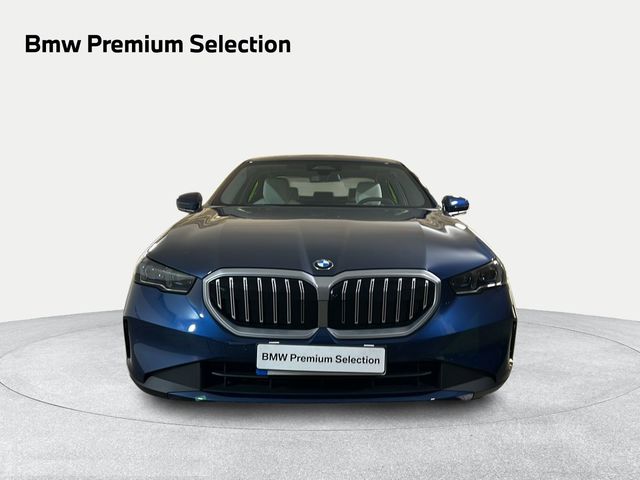 BMW Serie 5 520d color Azul. Año 2024. 145KW(197CV). Diésel. En concesionario San Pablo Motor | Su Eminencia de Sevilla