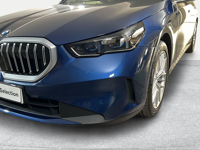 BMW Serie 5 520d color Azul. Año 2024. 145KW(197CV). Diésel. En concesionario San Pablo Motor | Su Eminencia de Sevilla
