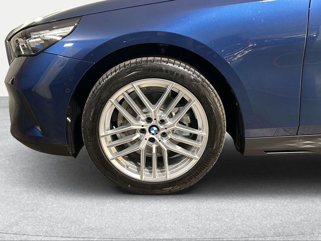 BMW Serie 5 520d color Azul. Año 2024. 145KW(197CV). Diésel. En concesionario San Pablo Motor | Su Eminencia de Sevilla