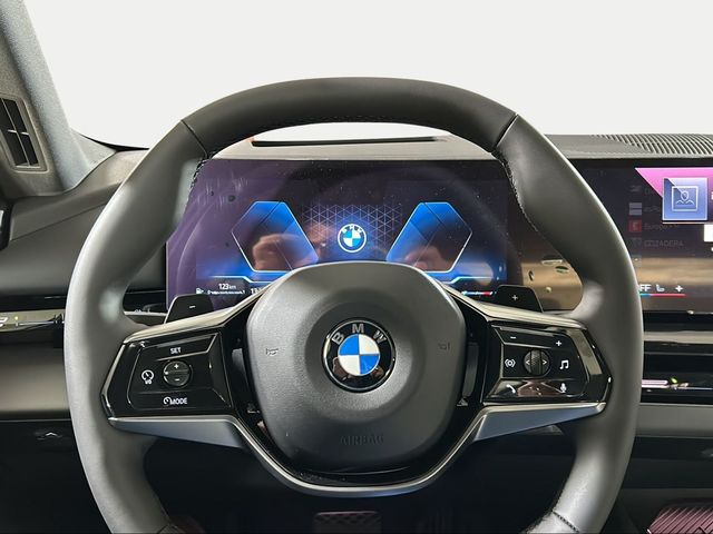 BMW Serie 5 520d color Azul. Año 2024. 145KW(197CV). Diésel. En concesionario San Pablo Motor | Su Eminencia de Sevilla