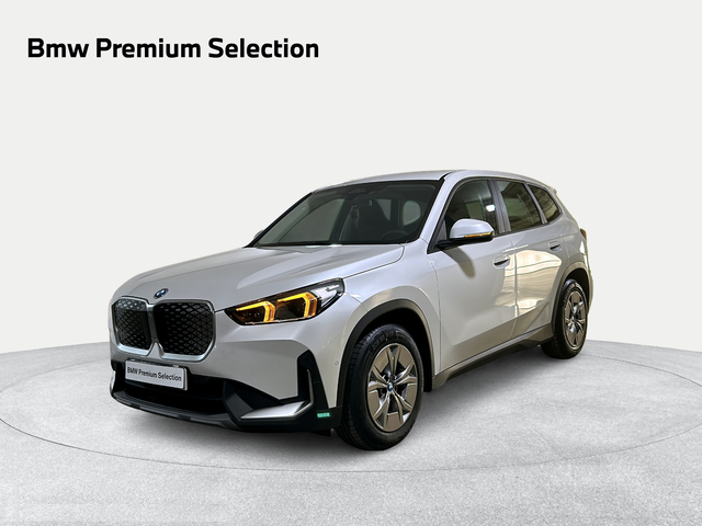 BMW iX1 xDrive30 color Blanco. Año 2024. 230KW(313CV). Eléctrico. En concesionario San Pablo Motor | Su Eminencia de Sevilla