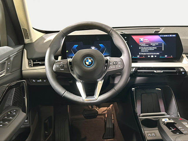 BMW iX1 xDrive30 color Blanco. Año 2024. 230KW(313CV). Eléctrico. En concesionario San Pablo Motor | Su Eminencia de Sevilla