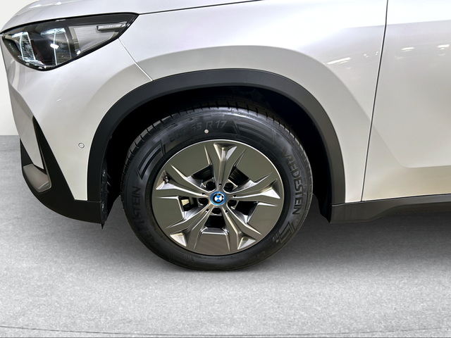 BMW iX1 xDrive30 color Blanco. Año 2024. 230KW(313CV). Eléctrico. En concesionario San Pablo Motor | Su Eminencia de Sevilla
