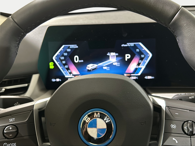 BMW iX1 xDrive30 color Blanco. Año 2024. 230KW(313CV). Eléctrico. En concesionario San Pablo Motor | Su Eminencia de Sevilla
