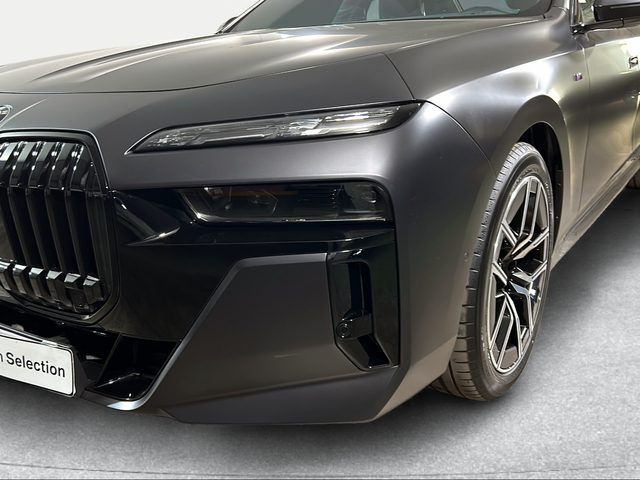 BMW Serie 7 740d color Gris. Año 2024. 220KW(299CV). Diésel. En concesionario San Pablo Motor | Su Eminencia de Sevilla