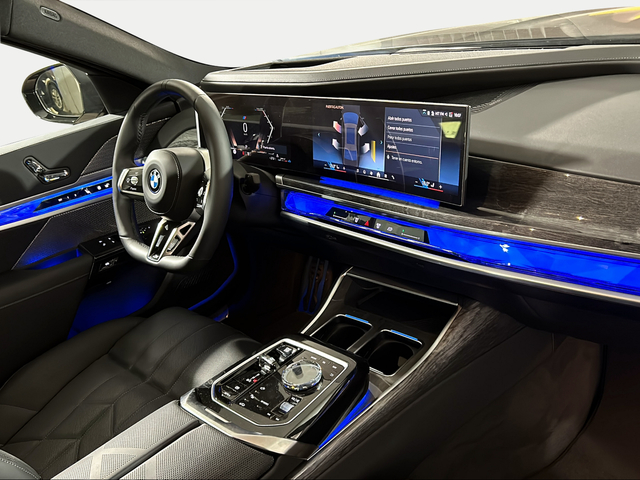 BMW Serie 7 740d color Gris. Año 2024. 220KW(299CV). Diésel. En concesionario San Pablo Motor | Su Eminencia de Sevilla