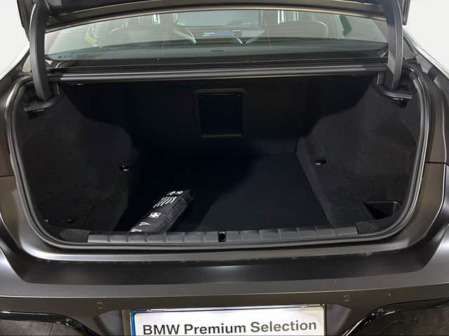 BMW Serie 7 740d color Gris. Año 2024. 220KW(299CV). Diésel. En concesionario San Pablo Motor | Su Eminencia de Sevilla