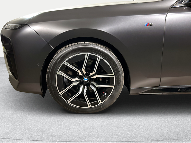 BMW Serie 7 740d color Gris. Año 2024. 220KW(299CV). Diésel. En concesionario San Pablo Motor | Su Eminencia de Sevilla