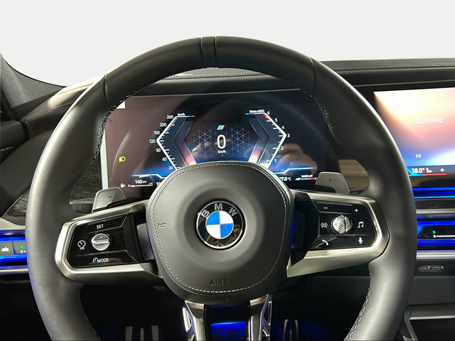 BMW Serie 7 740d color Gris. Año 2024. 220KW(299CV). Diésel. En concesionario San Pablo Motor | Su Eminencia de Sevilla