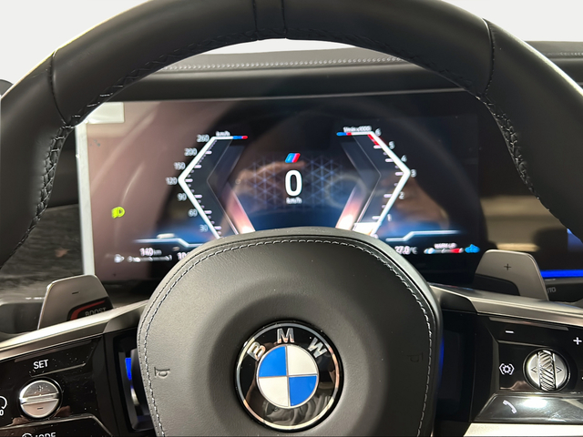 BMW Serie 7 740d color Gris. Año 2024. 220KW(299CV). Diésel. En concesionario San Pablo Motor | Su Eminencia de Sevilla