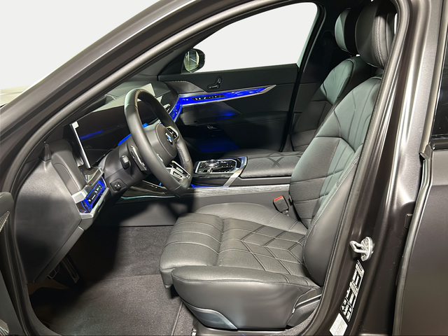 BMW Serie 7 740d color Gris. Año 2024. 220KW(299CV). Diésel. En concesionario San Pablo Motor | Su Eminencia de Sevilla