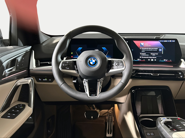 BMW iX2 eDrive20 color Gris. Año 2024. 150KW(204CV). Eléctrico. En concesionario San Pablo Motor | Su Eminencia de Sevilla