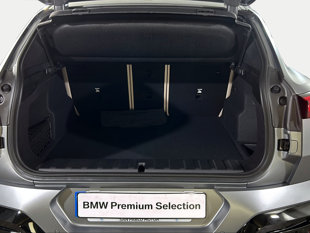 BMW iX2 eDrive20 color Gris. Año 2024. 150KW(204CV). Eléctrico. En concesionario San Pablo Motor | Su Eminencia de Sevilla
