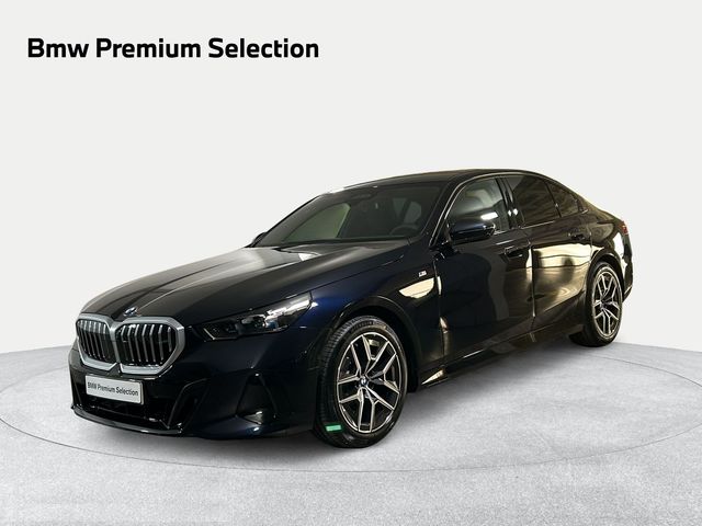 BMW Serie 5 520d color Negro. Año 2024. 145KW(197CV). Diésel. En concesionario San Pablo Motor | Su Eminencia de Sevilla
