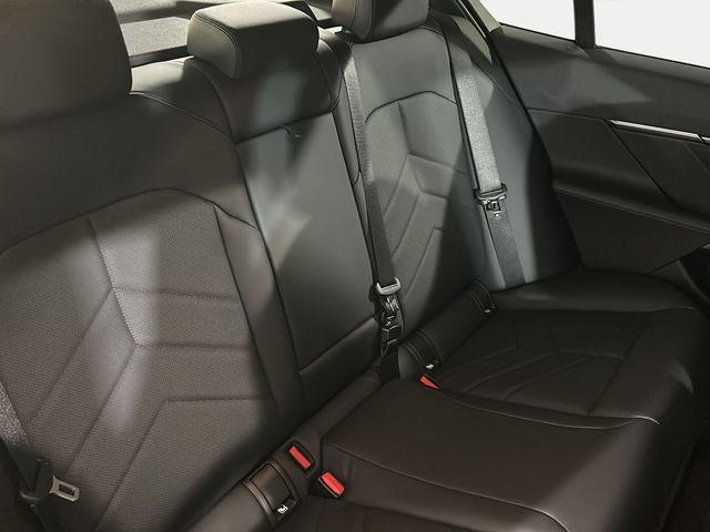 BMW Serie 5 520d color Negro. Año 2024. 145KW(197CV). Diésel. En concesionario San Pablo Motor | Su Eminencia de Sevilla