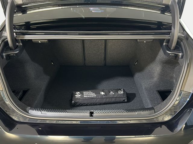 BMW Serie 5 520d color Negro. Año 2024. 145KW(197CV). Diésel. En concesionario San Pablo Motor | Su Eminencia de Sevilla