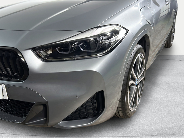 BMW X2 xDrive25e color Gris. Año 2025. 162KW(220CV). Híbrido Electro/Gasolina. En concesionario San Pablo Motor | Su Eminencia de Sevilla