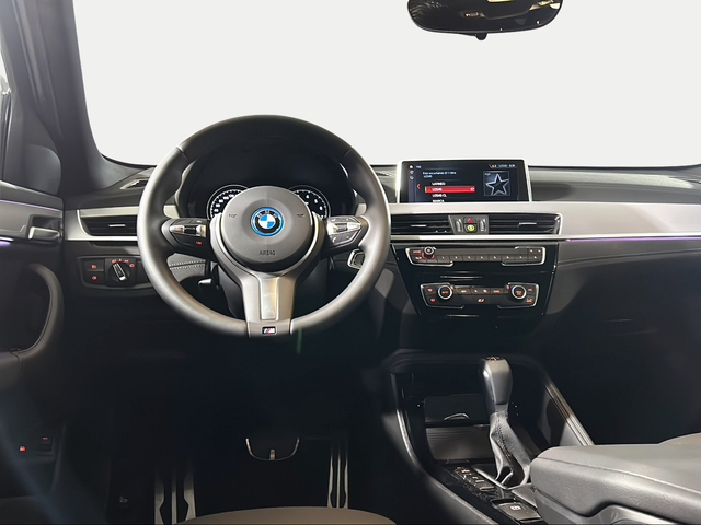 BMW X2 xDrive25e color Gris. Año 2025. 162KW(220CV). Híbrido Electro/Gasolina. En concesionario San Pablo Motor | Su Eminencia de Sevilla
