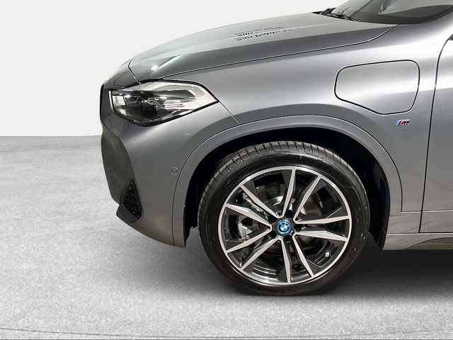BMW X2 xDrive25e color Gris. Año 2025. 162KW(220CV). Híbrido Electro/Gasolina. En concesionario San Pablo Motor | Su Eminencia de Sevilla