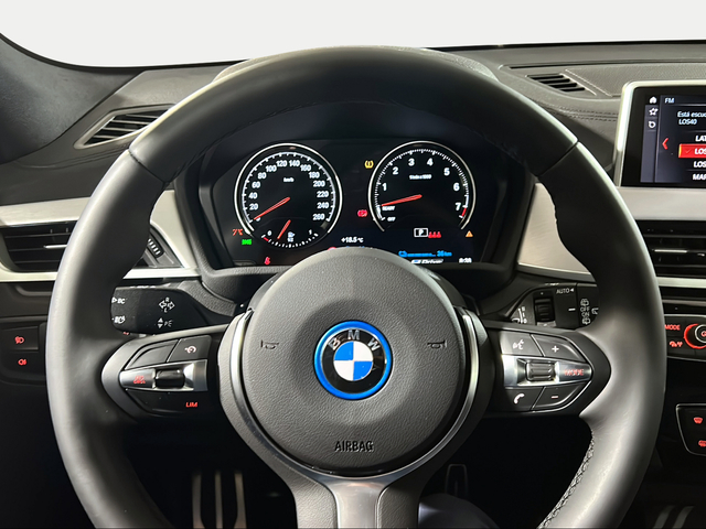 BMW X2 xDrive25e color Gris. Año 2025. 162KW(220CV). Híbrido Electro/Gasolina. En concesionario San Pablo Motor | Su Eminencia de Sevilla