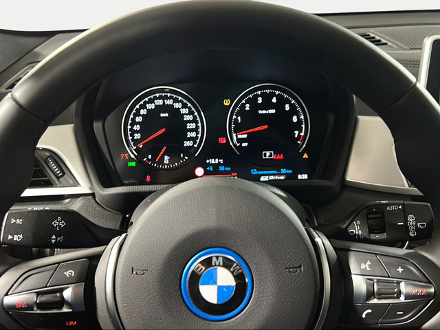 BMW X2 xDrive25e color Gris. Año 2025. 162KW(220CV). Híbrido Electro/Gasolina. En concesionario San Pablo Motor | Su Eminencia de Sevilla