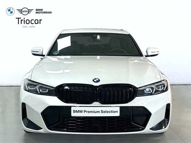 BMW Serie 3 320d color Blanco. Año 2024. 140KW(190CV). Diésel. En concesionario Triocar Avilés (Bmw y Mini) de Asturias