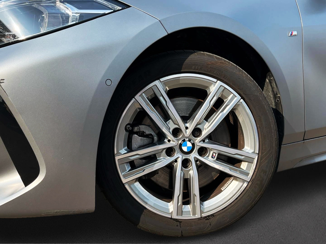 BMW Serie 1 120i color Gris. Año 2024. 131KW(178CV). Gasolina. En concesionario CARTAGENA PREMIUM S.L. de Murcia