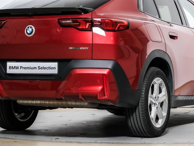 BMW X2 sDrive20i color Rojo. Año 2024. 125KW(170CV). Gasolina. En concesionario Oliva Motor Tarragona de Tarragona