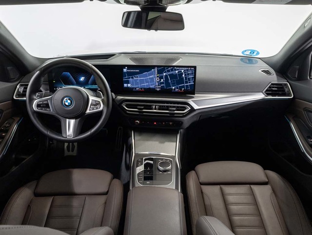 BMW Serie 3 330e Touring color Blanco. Año 2023. 215KW(292CV). Híbrido Electro/Gasolina. En concesionario Oliva Motor Girona de Girona