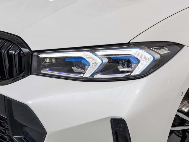 BMW Serie 3 330e Touring color Blanco. Año 2023. 215KW(292CV). Híbrido Electro/Gasolina. En concesionario Oliva Motor Girona de Girona