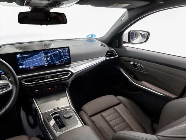 BMW Serie 3 330e Touring color Blanco. Año 2023. 215KW(292CV). Híbrido Electro/Gasolina. En concesionario Oliva Motor Girona de Girona