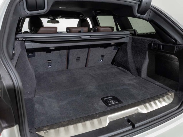 BMW Serie 3 330e Touring color Blanco. Año 2023. 215KW(292CV). Híbrido Electro/Gasolina. En concesionario Oliva Motor Girona de Girona