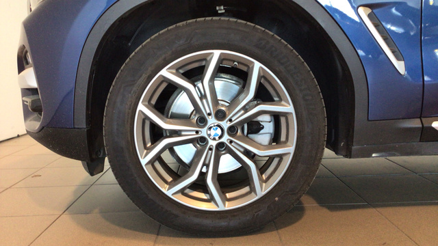 BMW X3 xDrive20d color Azul. Año 2021. 140KW(190CV). Diésel. En concesionario BYmyCAR Madrid - Alcalá de Madrid
