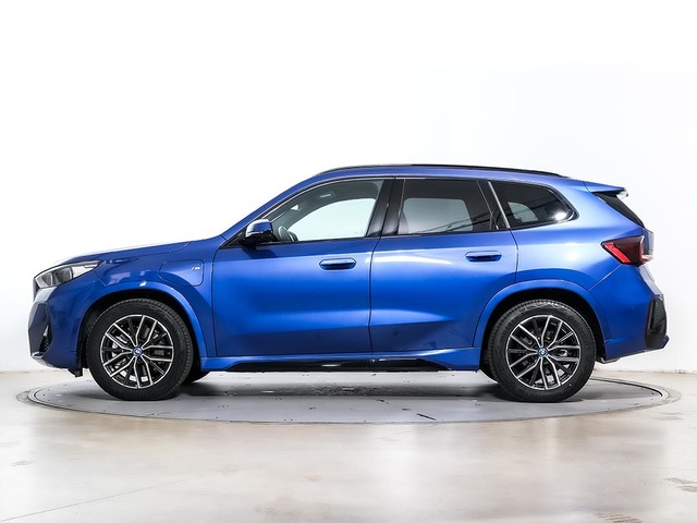 BMW X1 xDrive30e color Azul. Año 2024. 240KW(326CV). Híbrido Electro/Gasolina. En concesionario Oliva Motor Girona de Girona