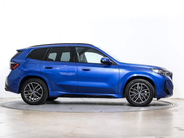 BMW X1 xDrive30e color Azul. Año 2024. 240KW(326CV). Híbrido Electro/Gasolina. En concesionario Oliva Motor Girona de Girona