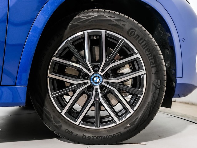 BMW X1 xDrive30e color Azul. Año 2024. 240KW(326CV). Híbrido Electro/Gasolina. En concesionario Oliva Motor Girona de Girona