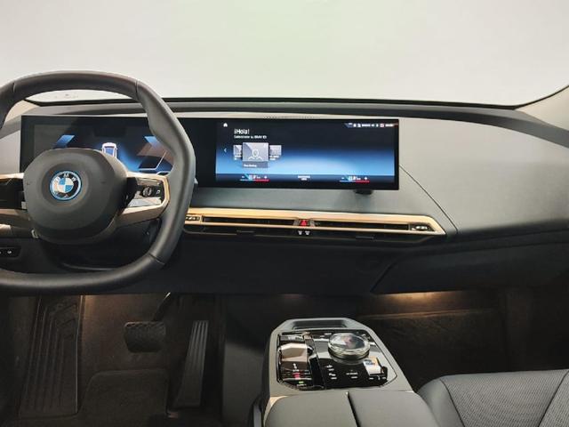 BMW iX xDrive50 color Blanco. Año 2023. 385KW(523CV). Eléctrico. En concesionario Proa Premium Palma de Baleares