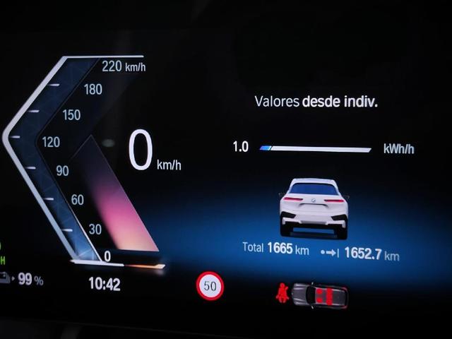 BMW iX xDrive50 color Blanco. Año 2023. 385KW(523CV). Eléctrico. En concesionario Proa Premium Palma de Baleares