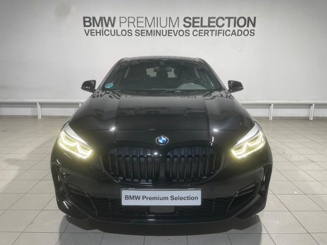 BMW Serie 1 118d color Negro. Año 2024. 110KW(150CV). Diésel. En concesionario Hispamovil, Orihuela de Alicante
